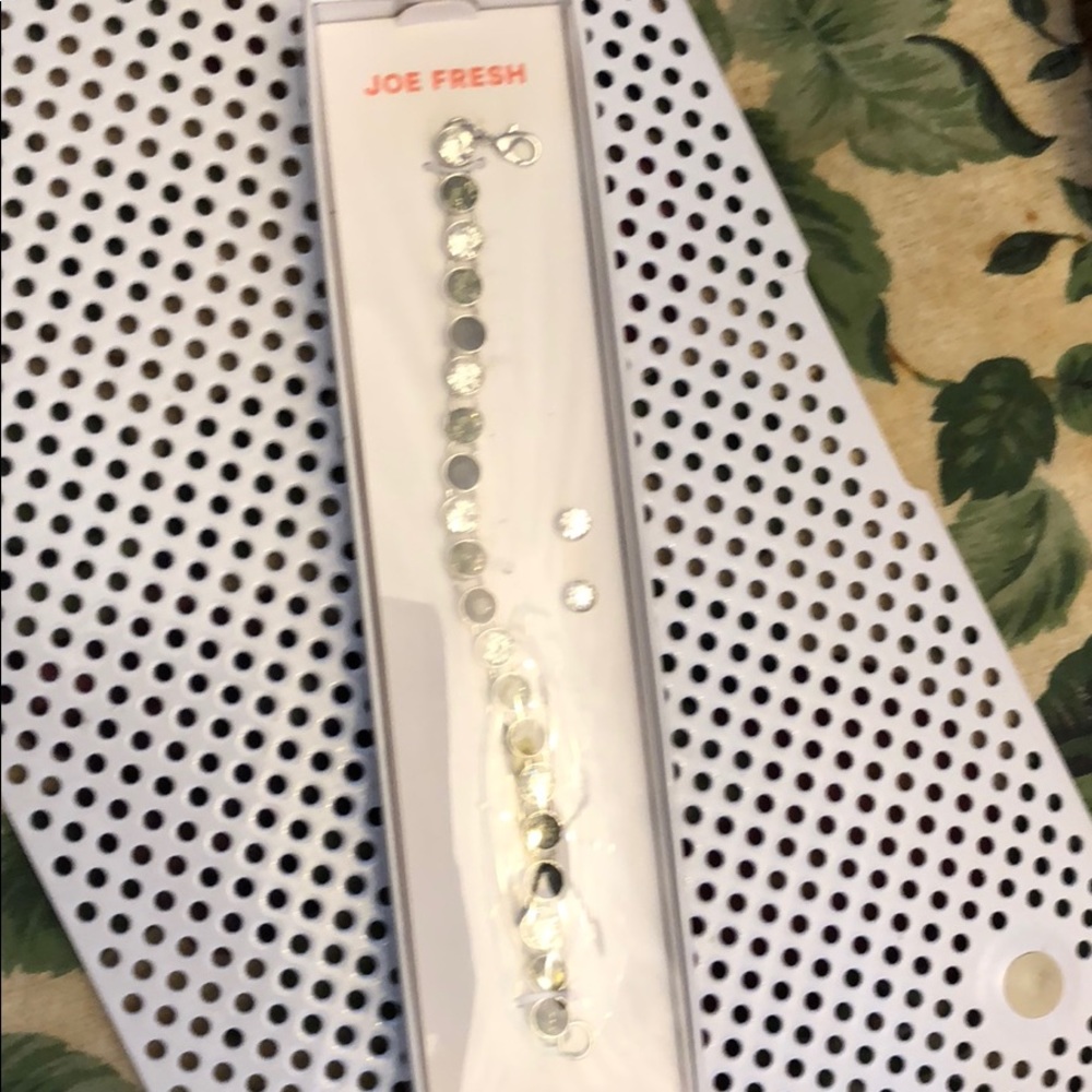 Bracelet & stud earrings set New boxed